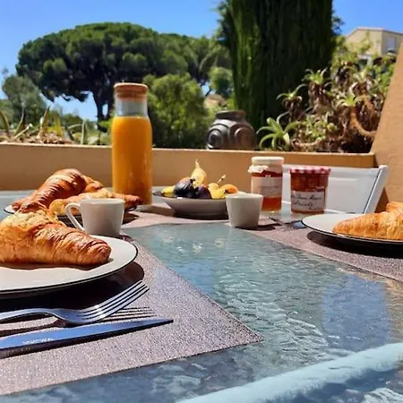 Le P'tit Cocon: / Terrasse / Parking * Cavalaire-sur-Mer
